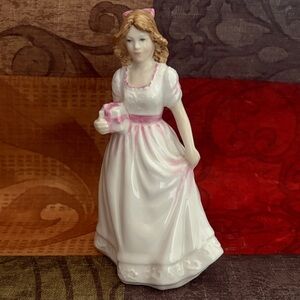 🎩Royal Doulton Figurine “Special Gift” from 1998